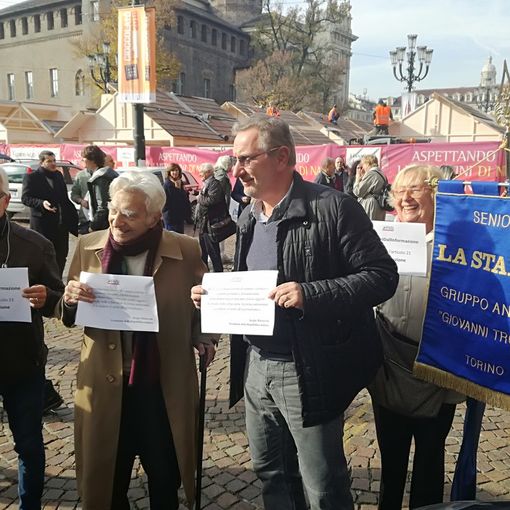Oltre 150 giornalisti sotto la prefettura: &quot;La libertà è sacra, non chiediamo altro&quot; (FOTO e VIDEO)
