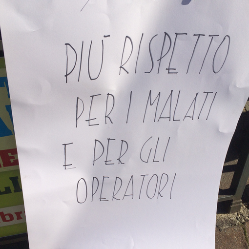 Sciopero dei dipendenti del Maria Vittoria, pessime condizioni sanitarie per lavoratori e malati (VIDEO)