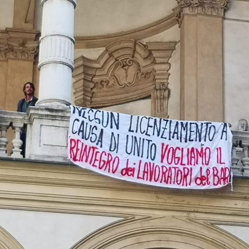 Bar del Campus, striscione e presidio al Rettorato: &quot;Nessun licenziamento a causa di Unito, vogliamo il reintegro degli attuali lavoratori&quot;