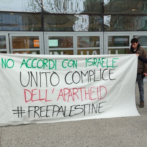Studenti protestano contro l'Università di Torino: “No ad accordi con Israele, siete complici dell'apartheid”