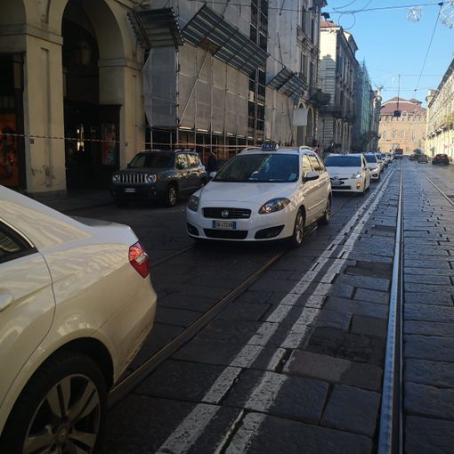 I taxi tornano a protestare: bloccato il centro di Torino