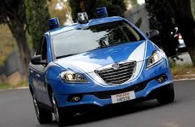 Venaria, assaltano un bar centro scommesse: caccia a due rapinatori