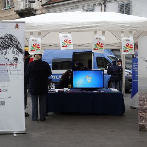 &quot;Questo non è amore” piazza Foroni