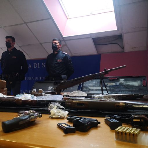 Il sequestro di armi e di droga