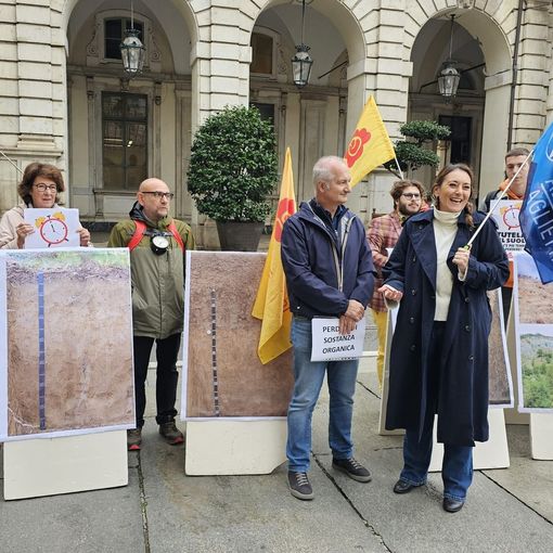 Consumo di suolo, a Torino i Radicali Italiani suonano la sveglia a Meloni: &quot;Un anno di diritti negati&quot; [VIDEO]