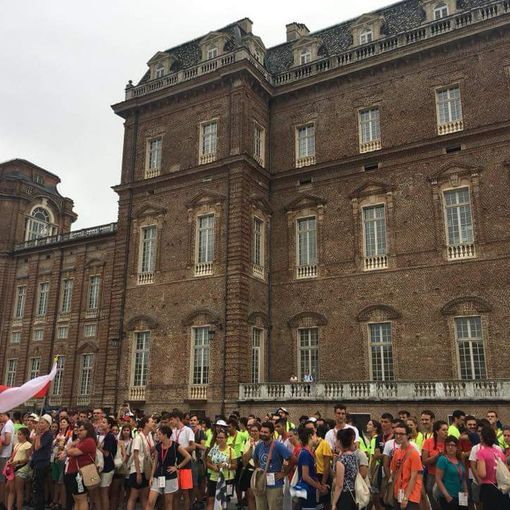 La carica dei 2500 giovani a Venaria, in viaggio verso la Sindone (FOTO)