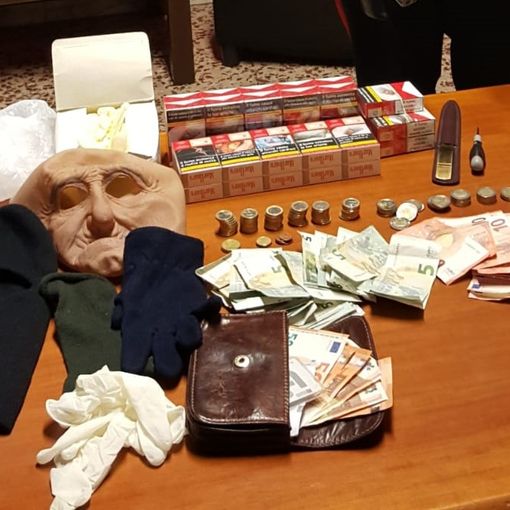 Rapinavano le tabaccherie armati di pistola e bomba a mano (non funzionanti): arrestati dopo un &quot;colpo&quot; in via Montebello
