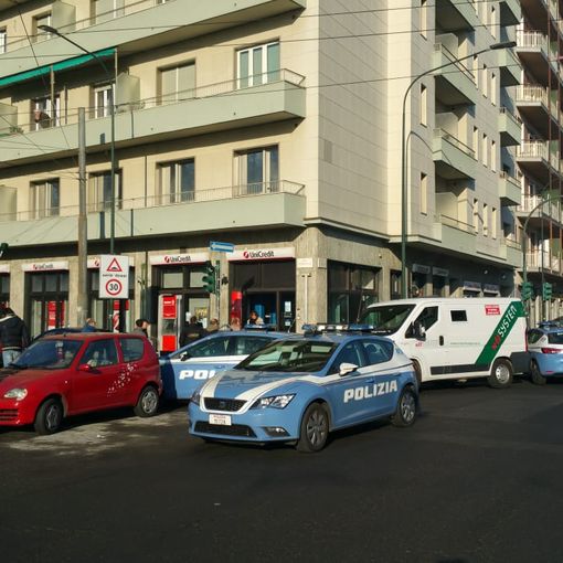 Sparatoria davanti all'Unicredit di piazza Stampalia: rapinato un furgone portavalori, ferita una guardia giurata