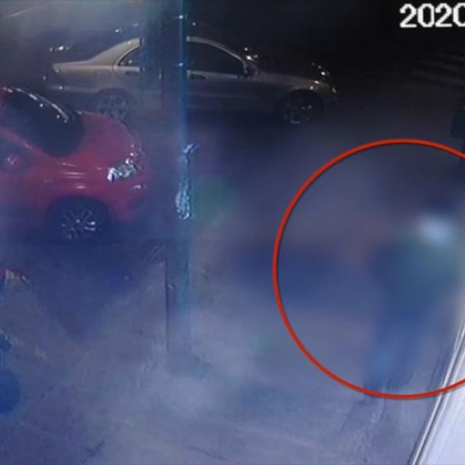 Rapinano un uomo mentre preleva farmaci di notte in via Nizza: arrestati dai carabinieri