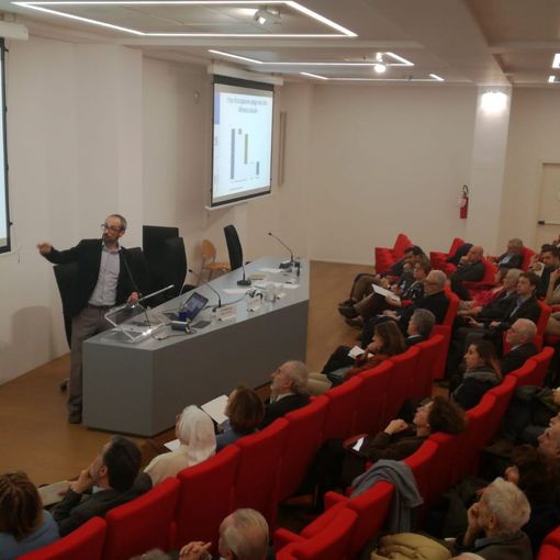 Immigrati? In Europa una persona su dieci lo è, ci somiglia, ma guadagna meno