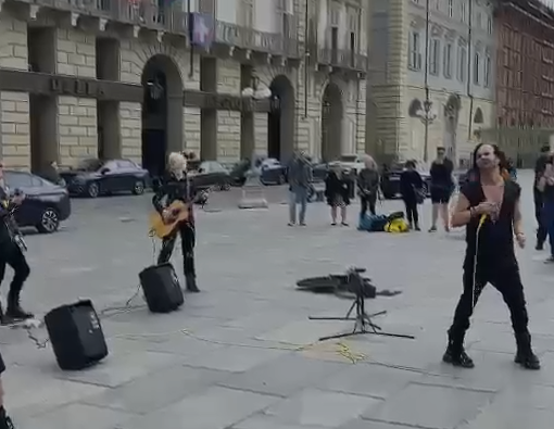 band che suona in centro