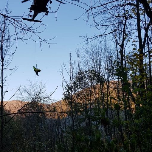 Le foto sono relative al recupero della cercatrice di funghi nel comune di Viù