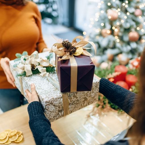 Acquisti natalizi, negozi affollati a Torino nel weekend