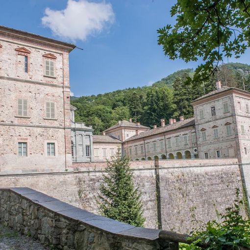 Alla Reggia di Valcasotto il 40° concerto di Ferragosto, Cirio: “Simbolo di rinascita del castello e delle nostre montagne” [FOTO e VIDEO]