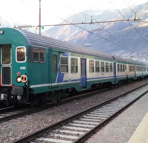 I disagi fioccano sui binari: continuano i problemi per chi viaggia in treno