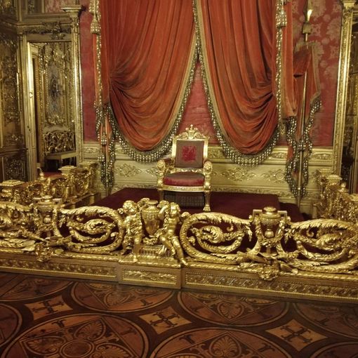 La balaustra torna a splendere: la sala del trono è ancora più bella