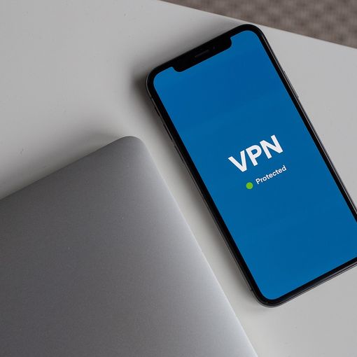 Desideri navigare su Internet senza compromettere la tua privacy? Con una VPN sarai al sicuro!