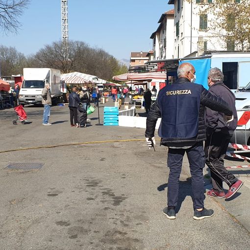 Coronavirus, Venaria ha riabbracciato il suo mercato anche a costo di attendere in fila [FOTO e VIDEO]