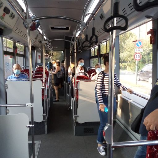La &quot;promozione&quot; della scuola passa dalla fermata del bus: il Piano della Regione per uscire dallo scacco in 4 mosse