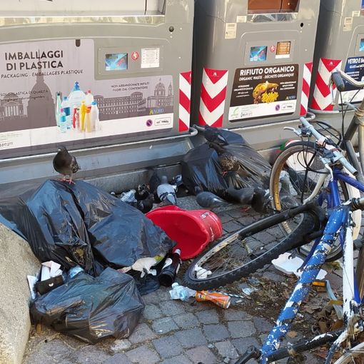Ecoisole, il piano di Amiat contro gli abbandoni selvaggi: cassonetti più grandi e passaggi domenicali
