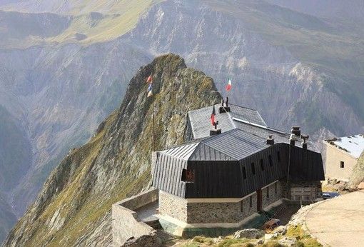 Non più in pericolo di vita l'alpinista torinese precipitato sabato da una parete del Monte Bianco