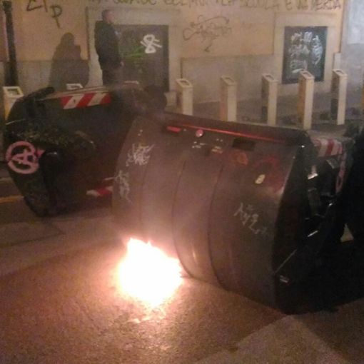 Corteo anti G7 a Torino, dopo i momenti di tensione tra manifestanti e forze dell'ordine, alle 22 la ripartenza (FOTO, VIDEO E AGGIORNAMENTI CONTINUI)