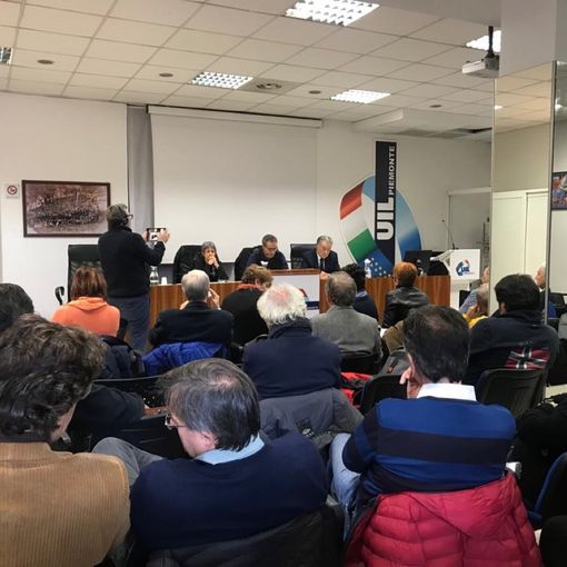 I sindacati uniscono le forze contro la crisi: prende avvio la &quot;Vertenza Torino&quot; per Cgil, Cisl e Uil. Fiaccolata il 13 dicembre