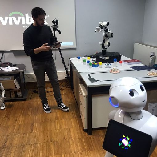 &quot;Il futuro è qui&quot;: dai robot al metaverso, dentro i laboratori che a Torino studiano l’intelligenza artificiale [FOTO E VIDEO]