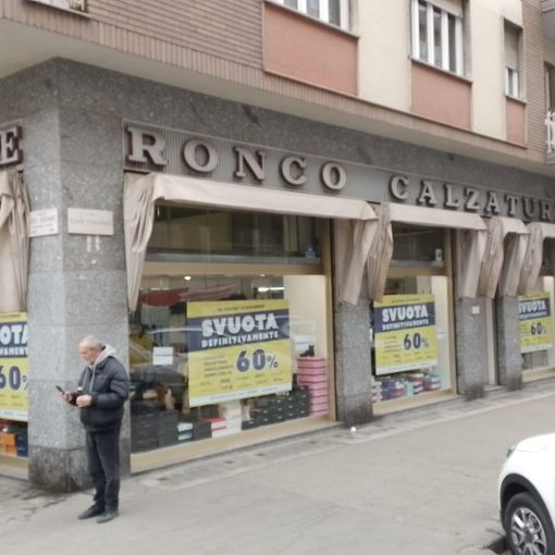 esterno negozio calzature
