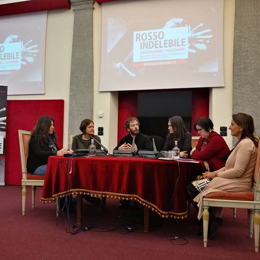 Torino, con &quot;Rosso Indelebile&quot; l'arte si schiera contro la violenza sulle donne