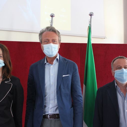 Assessore sacco e altre persone