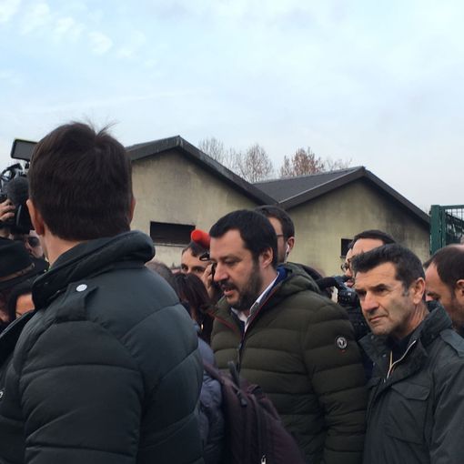 Matteo Salvini in via Germagnano a Torino: &quot;Chiuderemo il campo rom&quot; (FOTO E VIDEO)