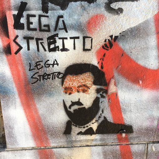 Graffiti con minacce di morte a Salvini in via Accademia Albertina