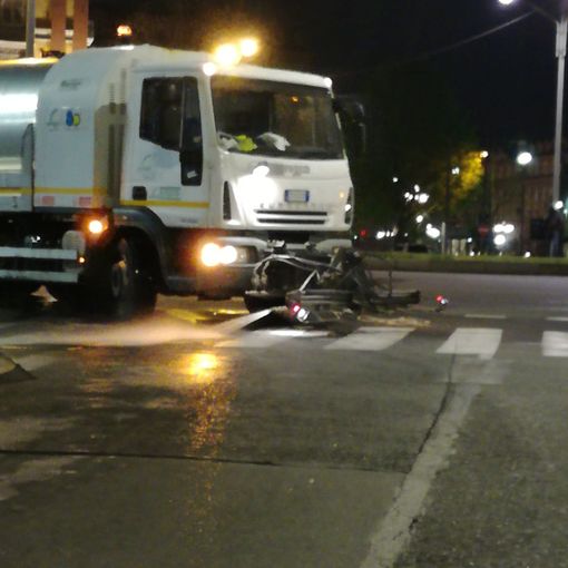 Coronavirus, un fine settimana di interventi per l'igienizzazione delle strade di Torino