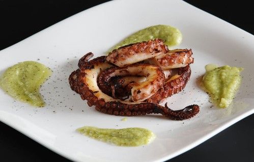 Sapori di Liguria. Polpo arrosticciato con marò di fave (video)