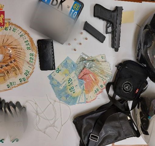 Arrestati due rapinatori: avevano appena commesso un colpo in un ufficio postale del centro