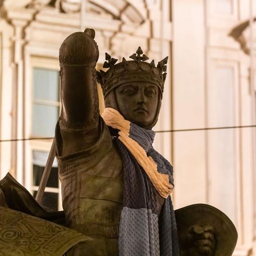 sciarpa attorno al Caval 'd Brons