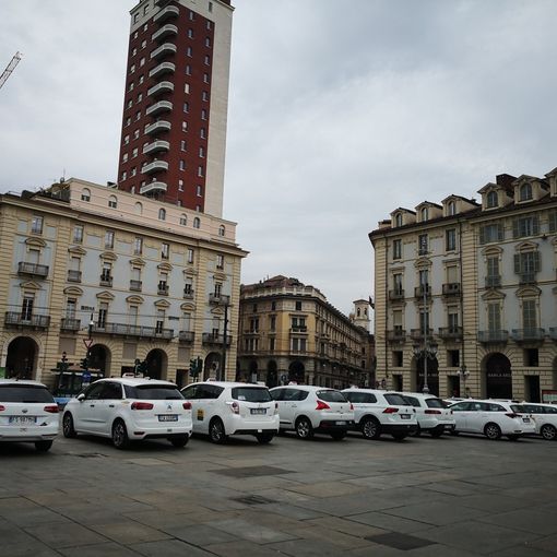 Domani presidio dei taxisti e dei lavoratori del sindacato Usb in piazza Castello
