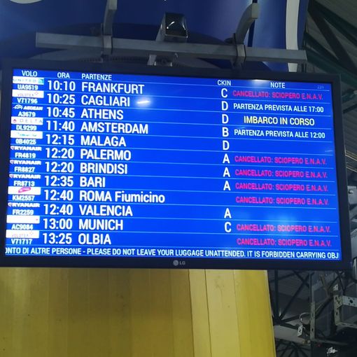 Sciopero dei controllori di volo, aerei cancellati anche all'aeroporto di Caselle