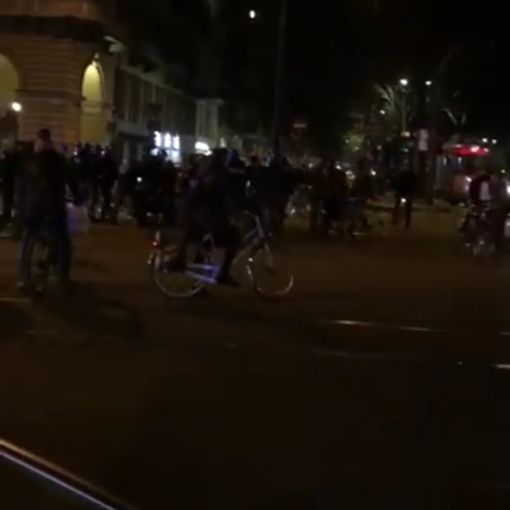 Torino, tensioni tra ciclisti e polizia alla critical mass: 15 persone in Questura