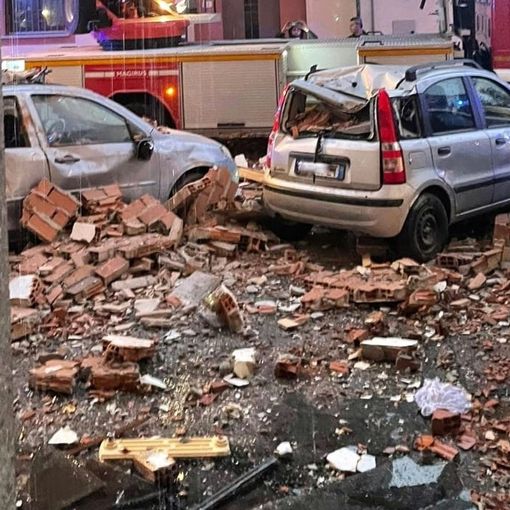 Carignano, esplode una bombola del gas: feriti in cinque, evacuati in venti