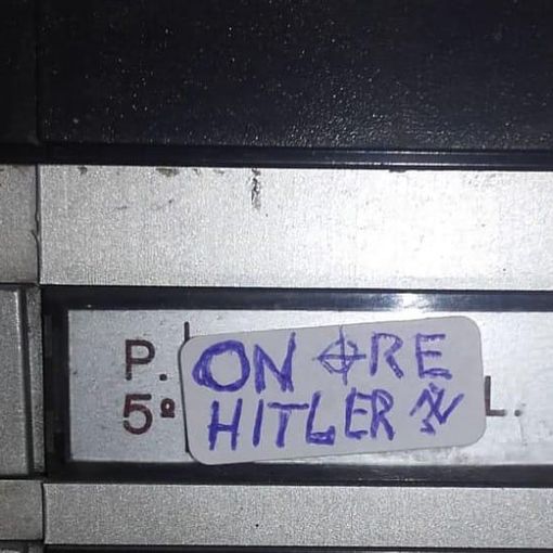 Ricompaiono scritte naziste sul campanello della figlia di un partigiano