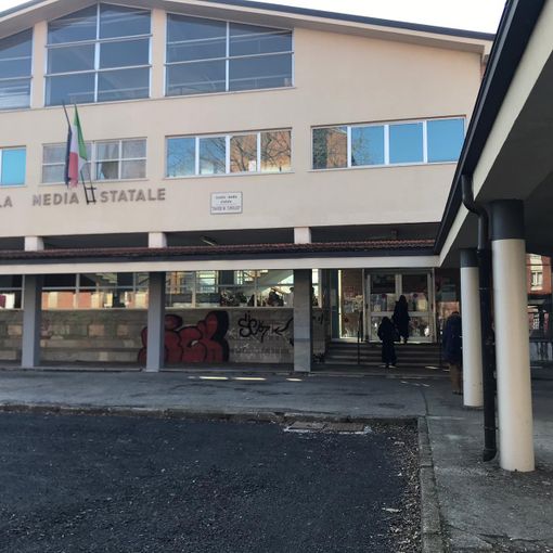 “Assessore, non siamo oggetti”: gli insegnanti scrivono a Di Martino per il trasferimento della Gianelli