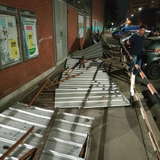 Torino, crollo del tetto dell'elementare Chiovini: ipotesi cedimento sostegni