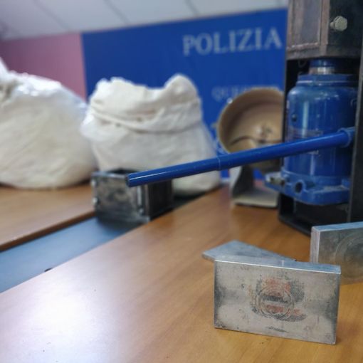 Droga: scoperto a Madonna del Pilone un laboratorio per il taglio e il confezionamento dell'eroina