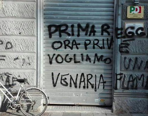 Scritte sulla sede del Pd di via Di Nanni: &quot;Vogliamo una Venaria flambé&quot;