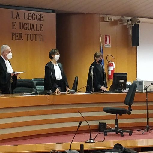 protesta No Tav all'esterno del tribunale di Torino e lettura della sentenza