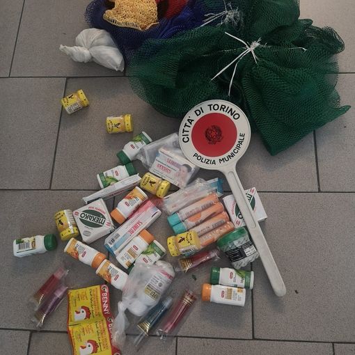 Multe e sanzioni a Porta Palazzo per ambulanti nordafricani risultati irregolari
