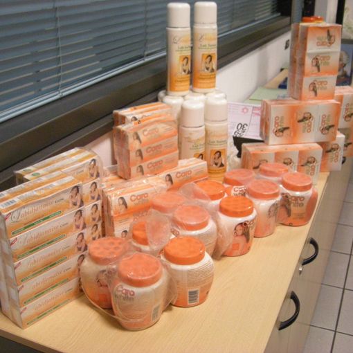 Carico di creme e cosmetici illegali sequestrati all'aeroporto di Caselle