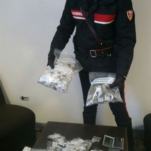 Droga nascosta nel doppiofondo dei contenitori per la raccolta differenziata